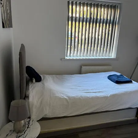 Contractor Park View With Private Parking * Bradford (West Yorkshire)