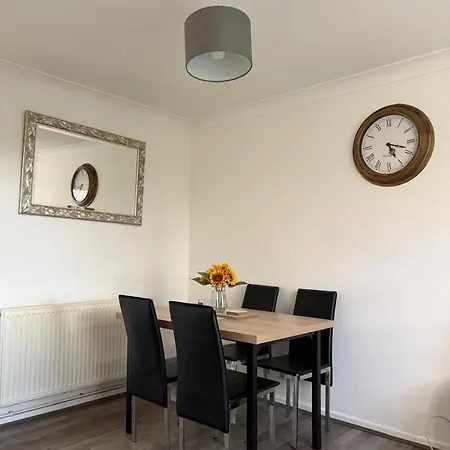 Contractor Park View With Private Parking Bradford (West Yorkshire)